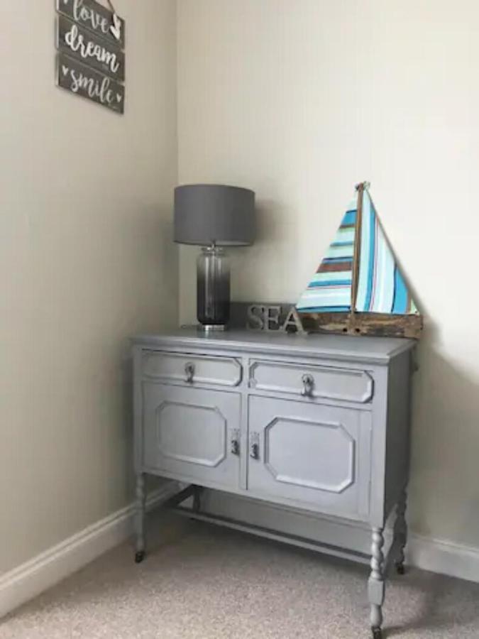 St Margaret'S Ground Floor And Lower Deck Apartment Ryde  Bagian luar foto