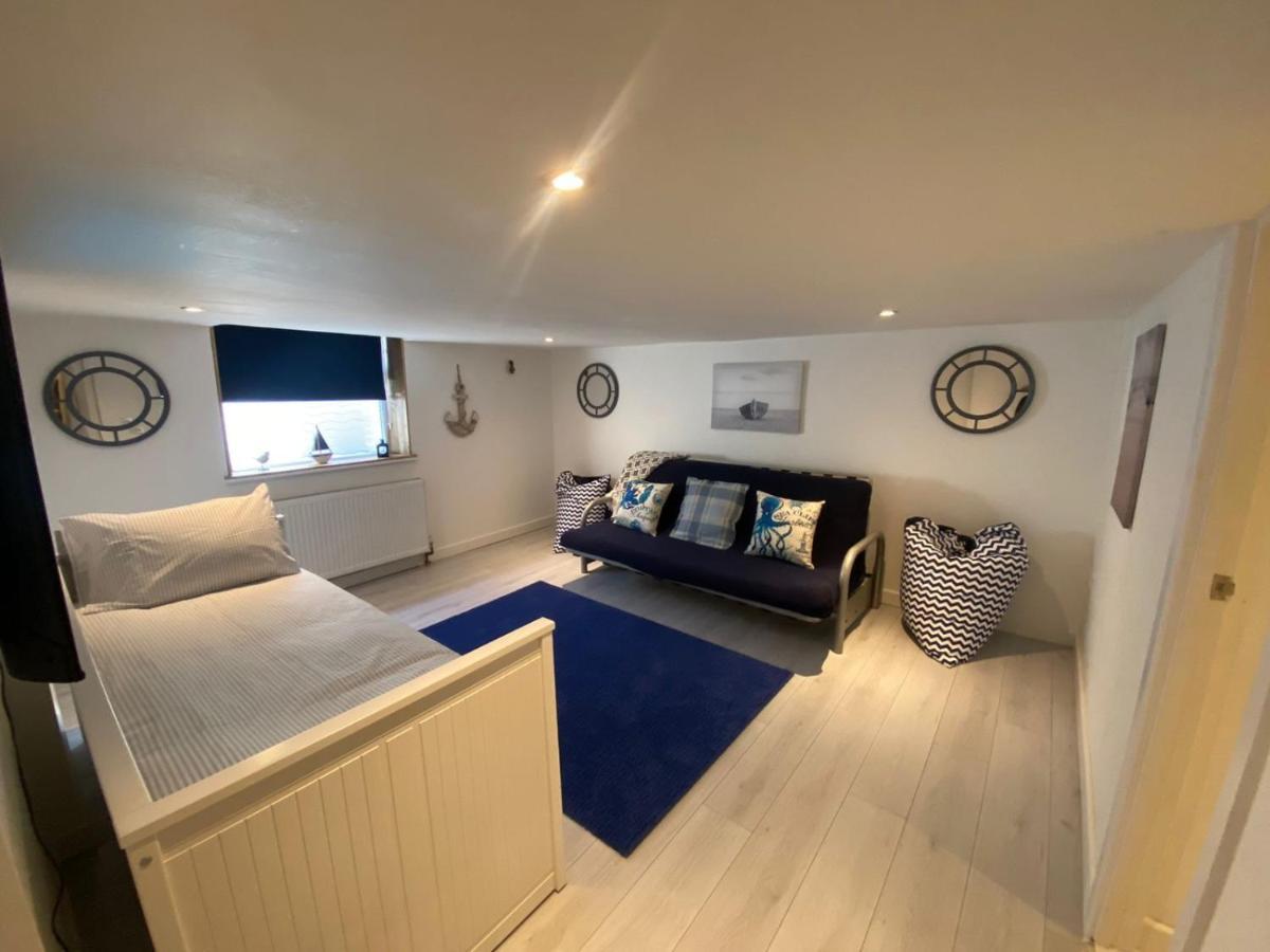 St Margaret'S Ground Floor And Lower Deck Apartment Ryde  Bagian luar foto
