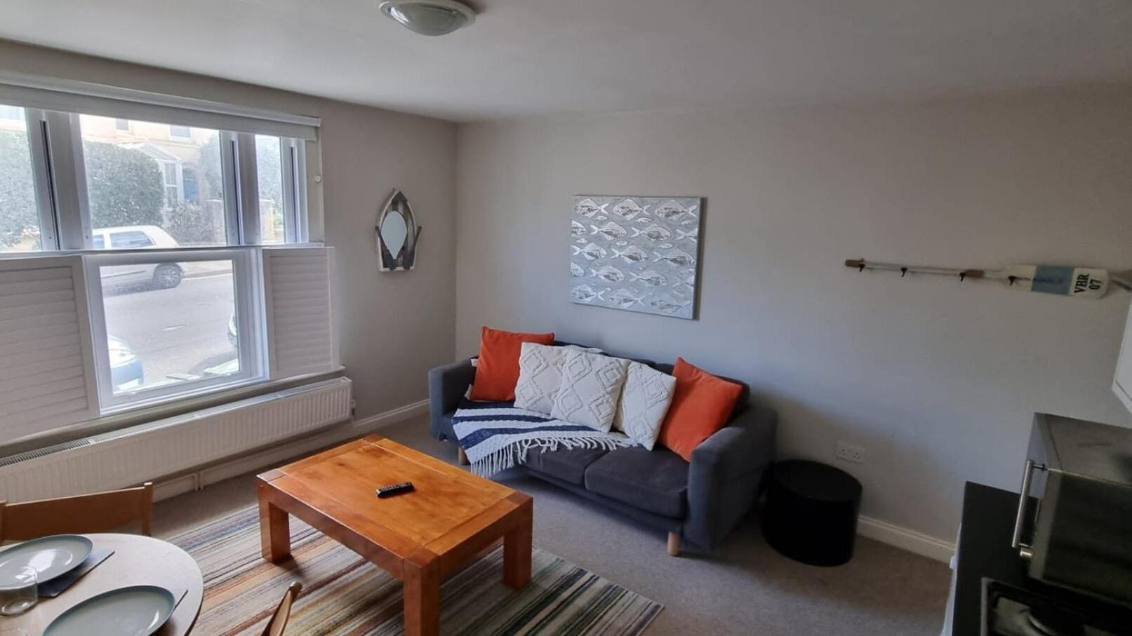 St Margaret'S Ground Floor And Lower Deck Apartment Ryde  Bagian luar foto