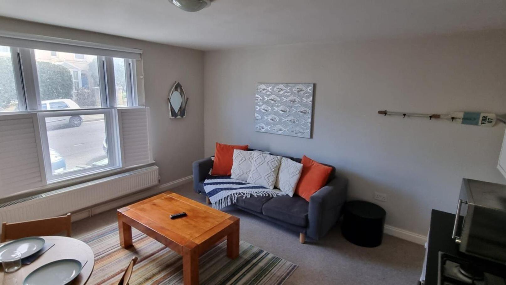 St Margaret'S Ground Floor And Lower Deck Apartment Ryde  Bagian luar foto